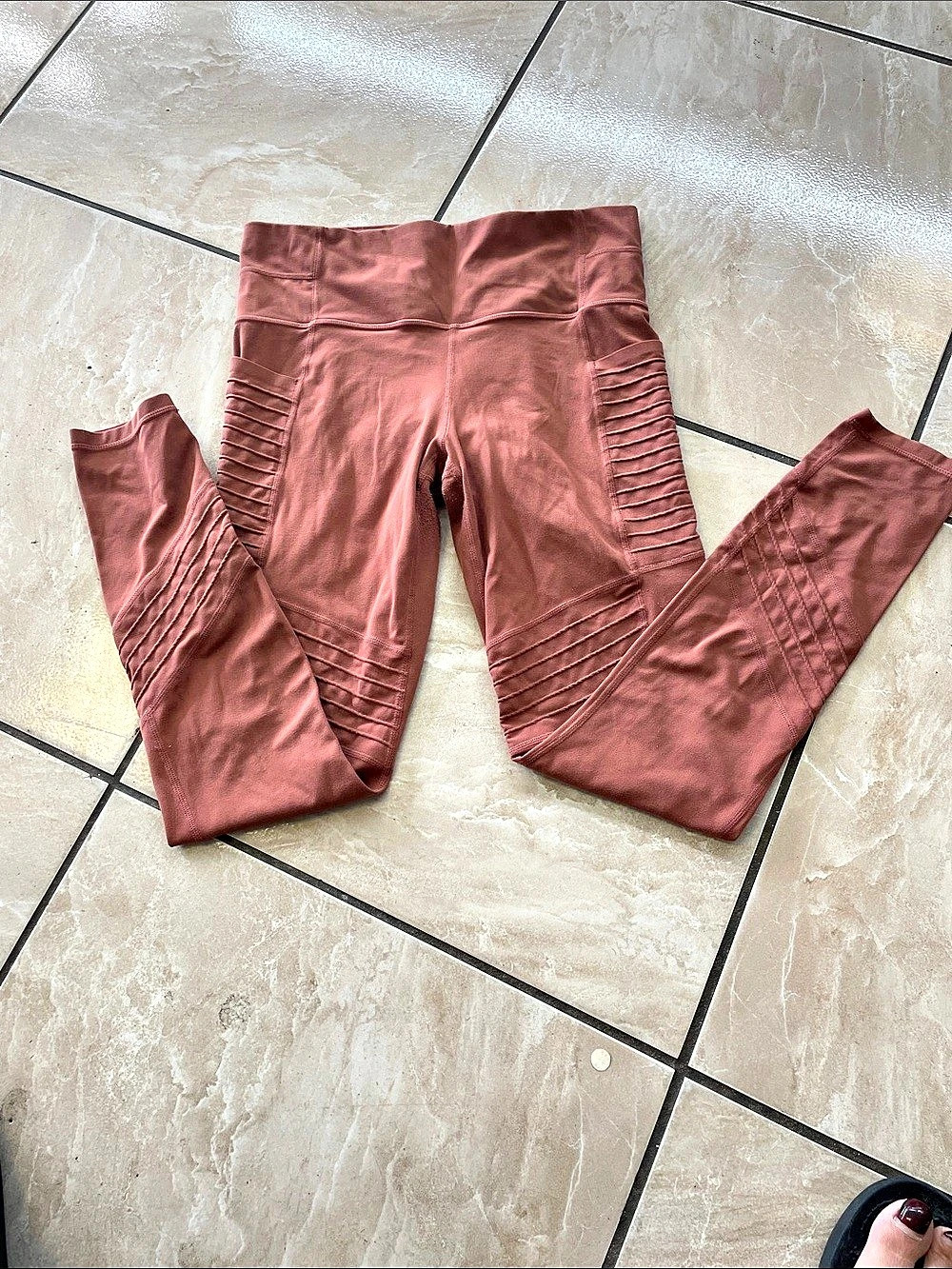 Athleta Stash Pocket Moto Tight Ruched Athletic Leggings in Pink Size Small